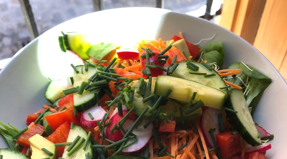 Salad recipe additions to take that salad to the next level #WELLFITandFED #saladrecipes #saladideas
